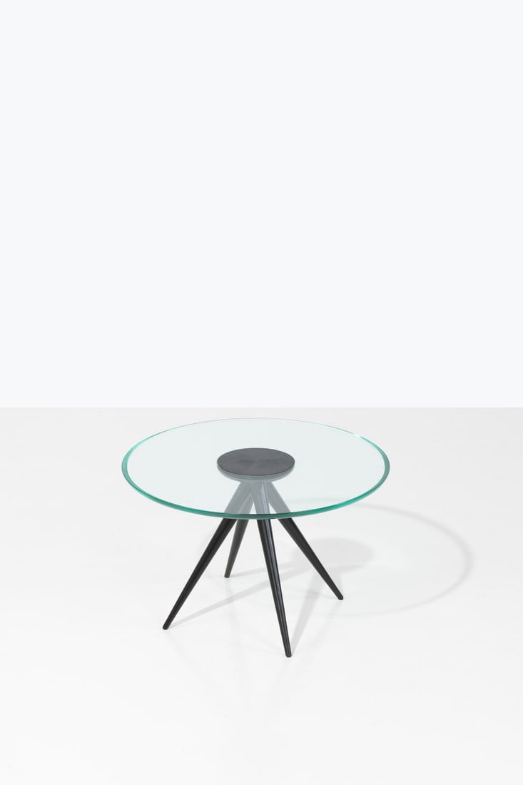 Pietro Chiesa (1892-1948) Coffee table: Pietro Chiesa (1892-1948)Coffee tableLacquered wood and glassEdited by Fontana ArteModel created in the 1940sH 42 × Ø 66 cmBibliography:- S. Montefusco, 'Fontana Arte, Repertorio1933-1943 da