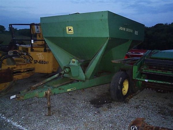 NICE JOHN DEERE 605 TANDEM FERTILIZER SPREADER BU: NICE JOHN DEERE 605 TANDEM FERTILITER BUGGY. BUGGY IS IN OVERALL GOOD CONDITION. HARD TO FIND A USED ONE IN THIS KIND OF CONDITION. WE USED THIS TO PUT FERTILIZER ON ALL OUR FARMS MACHINE, WORKS GOOD