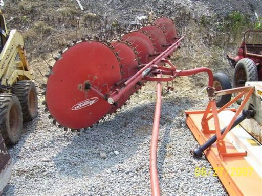 1008: NEW IDEA 404 5 WHEEL PULL TYPE HAY RAKE - Jul 04, 2007 | Quarrick