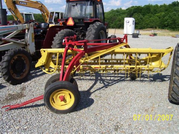 1099: NEW HOLLAND 256 DOLLEY WHEEL ROLL-A-BAR HAY RAKE