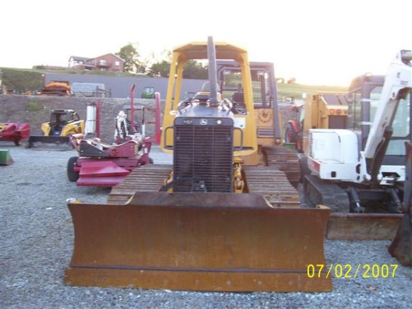 JOHN DEERE 550 H LGP DOZER W/6 WAY BLADE: JOHN DEERE 550 H LGP DOZER WITH 6 WAY BLADE. HYSTAT, GOOD UNDERCARRIAGE, ELECTRIC SPEED CONTOL ON STEERING STICK. SHOWS 2861 HOURS AND STARTS RUNS AND OPERATES WELL. SERIAL # TO550HX904734 We are havi