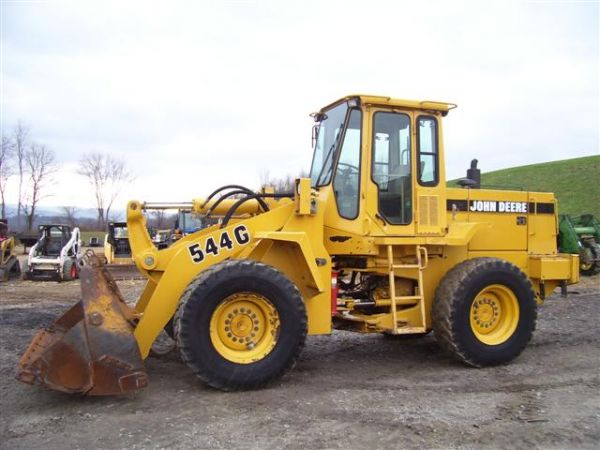 JOHN DEERE 544 G RUBBER TIRE WHEEL LOADER W/3099 HR: NICE JOHN DEERE 544 G RUBBER TIRE WHEEL LOADER WITH 4 IN 1 BUCKET. 6 CYLINDER JD DIESEL AND 3RD VALVE. OVERALL MACHINE IS IN NICE, CLEAN CONDITION WITH ORIGINAL PAINT. SEEMS TO BE MECHICALLY SOUND. MA