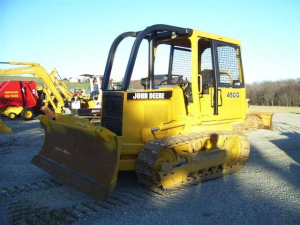 1998 JOHN DEERE 450 G CRAWLER DOZER W/6-WAY BLADE: 1998 JOHN DEERE 450 G CRAWLER DOZER WITH 6 WAY BLADE, SWEEPS AND BRUSH CAGE. DOZER IS IN GOOD RUNNING AND OPERATING CONDITION WITH GOOD UNDERCARRIAGE. SHOWS 4983 HOURS AND THE SERIAL # TO450GF841246.