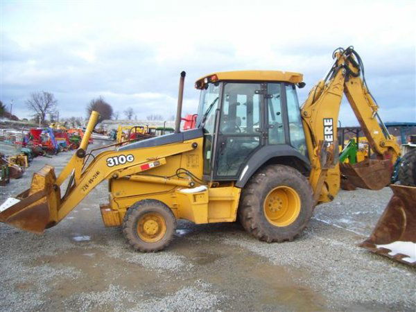 JOHN DEERE 310G LOADER / BACKHOE W/EROPS/EXTENDAH: JOHN DEERE 310 G 4WD LOADER/BACKHOE WITH CAB, HEAT, EXTENDAHOE, QUICK CHANGE BACKHOE BUCKET, 3RD VALVE HYDRAULICS. OVERALL MACHINE IS IN GOOD WORKING ORDER WITH 2347 HOURS. ALL THE LIGHTS WORK AND THE