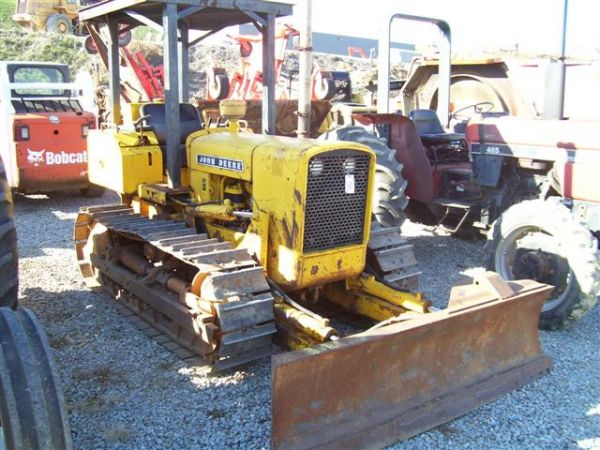 JOHN DEERE 350 B CRAWLER DOZER 6-WAY BLADE: JOHN DEERE 350 B CRAWLER DOZER 6 WAY BLADE. DOZER STARTS, RUNS AND OPERATES AS IT SHOULD. DECENT UNDERCARRIAGE FOR AN OLDER UNIT. RIGHT OFF THE FARM. SHOWS 2596 AND SERIAL # 1194181. We are having a l