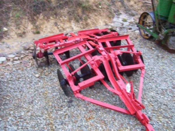 FARMALL CUB DRAG DISC "NICE LITTLE UNIT": FARMALL CUB DRAG DISC. MADE BY FARMALL FOR THE CUB TRACTORS OR SIMILAR SMALL TRACTORS. We are having a live auction at our facility Quarrick Equipment, 166 Quarrick Rd, Uniontown, Pa 15401 on February