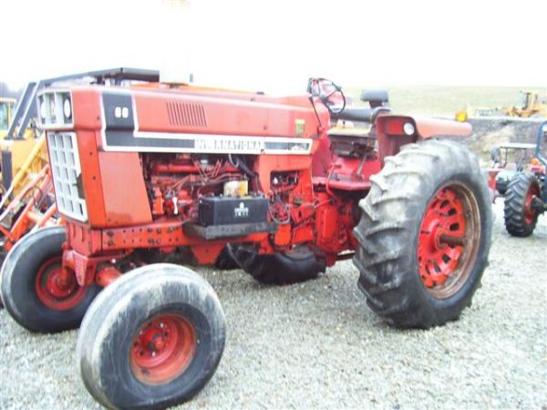 INTERNATIONAL 966 FARM TRACTOR-BLACK STRIPE!: INTERNATIONAL 966 FARM TRACTOR BLACK STRIPE. TRACTOR STARTS, RUNS AND DRIVES WELL. GENUINE BLACK STRIPE! OVERALL, TRACTOR IS IN PRETTY GOOD SHAPE FOR ITS AGE...ALL THE TINWORK IS GOOD AND STRAIGHT, A