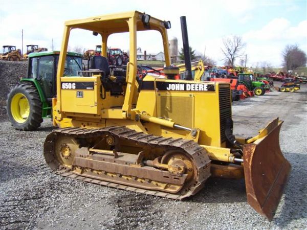 NICE JOHN DEERE 650G CRAWLER DOZER W/WINCH 2929 HRS: NICE 1999 JOHN DEERE 650 G CRAWLER DOZER WITH 6 WAY BLADE, POWERSHIFT TRANSMISSION, CARCO POWER IN / POWER OUT WINCH. OVERALL DOZER IS IN GOOD PHYSICAL AND MECHANICAL CONDITION WITH A GOOD UNDERCARRIA