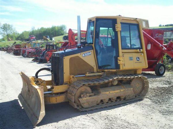 NICE JOHN DEERE 450H CRAWLER DOZER W/CAB-LOW HRS: MACHINE IS IN VERY NICE CONDITION WITH ONLY 1340 HRS ON THE METER AND SHOWS MINIMAL WEAR. HAS FULL CAB WITH HEAT, PILOT CONTROLS FOR DRIVE AND BLADE, 6 WAY BLADE, SERIAL 906781. VERY NICE MACHINE! We