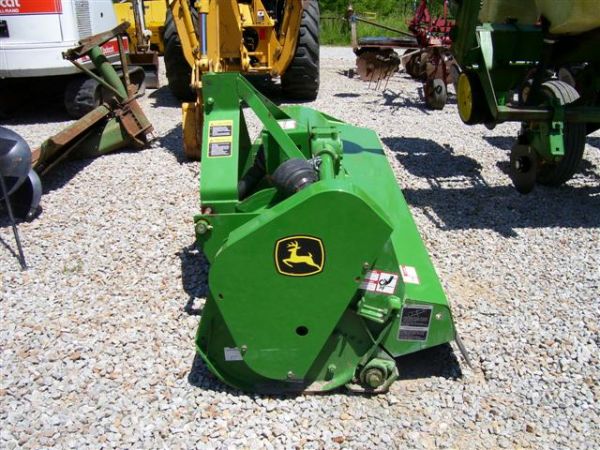 VERY NICE JOHN DEERE 390 94" 3PT FLAIL MOWER: MOWER IS IN VERY NICE SHAPE OVERALL AND SHOWS VERY MINIMAL WEAR. 94" WIDE, 3PT MOUNT. THIS UNIT CAME OFF A FARM SALE FROM A FARMER WHO IS GETTING OUT OF THE BUSINESS AND IS LIQUIDATING HIS EQUIPMENT.