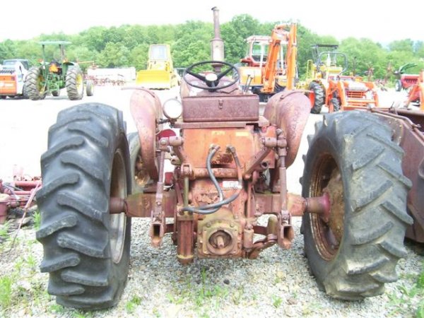 IH FARMALL 460 DIESEL PARTS ONLY TRACTOR - 4