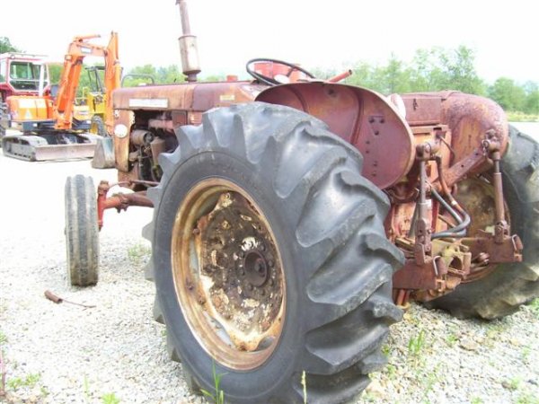 IH FARMALL 460 DIESEL PARTS ONLY TRACTOR - 5