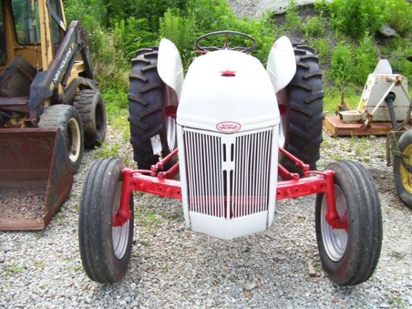 NICE FORD 8N FARM TRACTOR W/3PT AND PTO