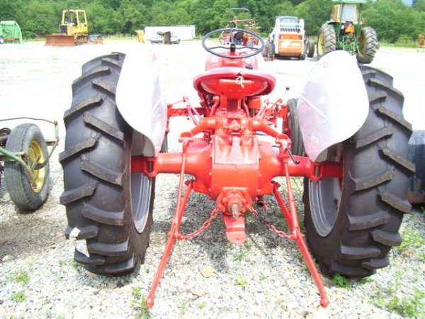 NICE FORD 8N FARM TRACTOR W/3PT AND PTO - 4