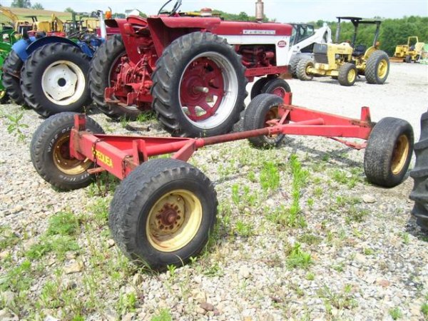 PEQUEA 806 WAGON RUNNING GEAR - 2