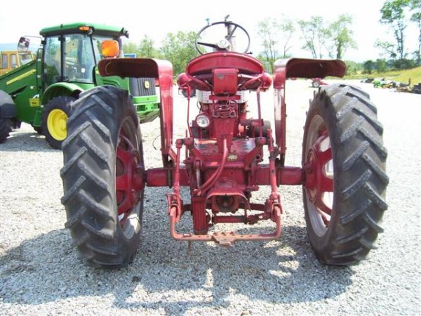 NICE IH FARMALL 460 NARROW FRONT FARM TRACTOR - 2
