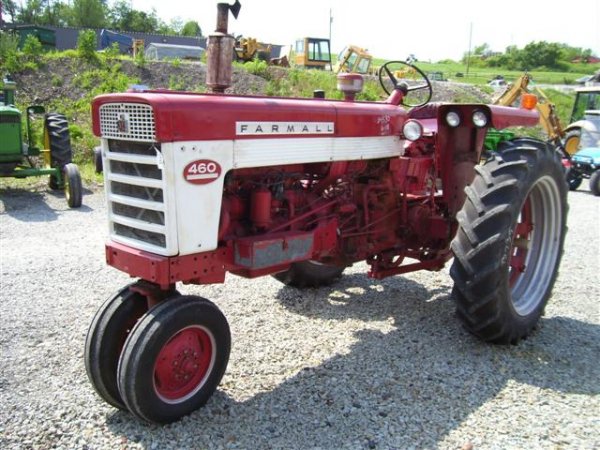 NICE IH FARMALL 460 NARROW FRONT FARM TRACTOR - 6