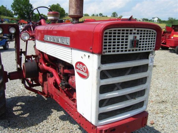 NICE IH FARMALL 460 NARROW FRONT FARM TRACTOR - 7