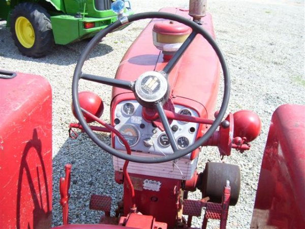 NICE IH FARMALL 460 NARROW FRONT FARM TRACTOR - 8