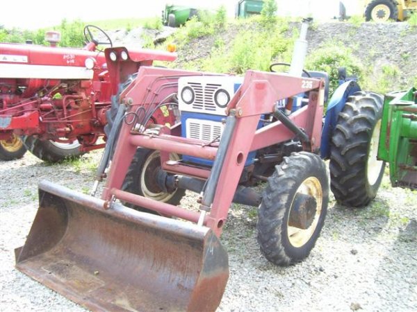 UNIVERSAL 340 4WD FARM TRACTOR W/LOADER - 2