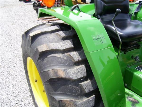 NICE JOHN DEERE 990 4WD TRACTOR W/LOADER/278 HRS - 3