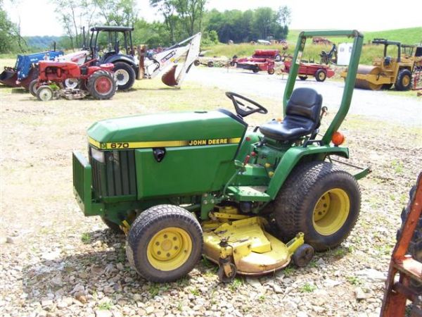 JOHN DEERE 670 4WD TRACTOR W/60 INCH MOWER