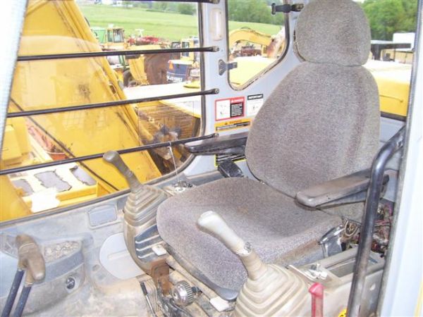 JOHN DEERE 120 EXCAVATOR W/3RD VAVLE/QUICK COUPLE - 6