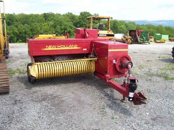 NEW HOLLAND 575 SQUARE BALER W/QUATER TURN CHUTE