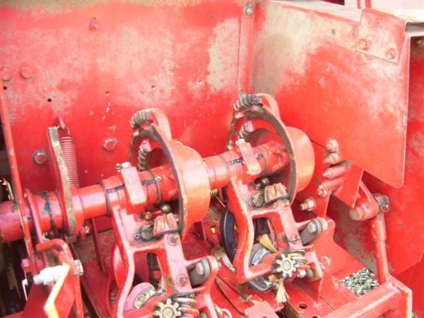 NEW HOLLAND 575 SQUARE BALER W/QUATER TURN CHUTE - 4