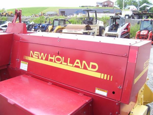 NEW HOLLAND 575 SQUARE BALER W/QUATER TURN CHUTE - 6