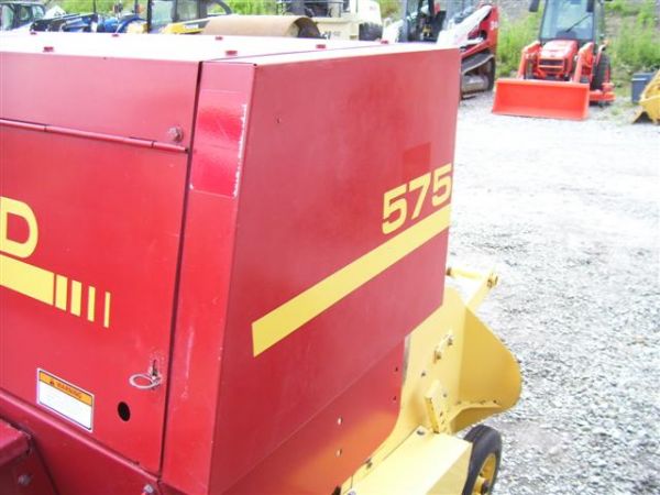 NEW HOLLAND 575 SQUARE BALER W/QUATER TURN CHUTE - 7