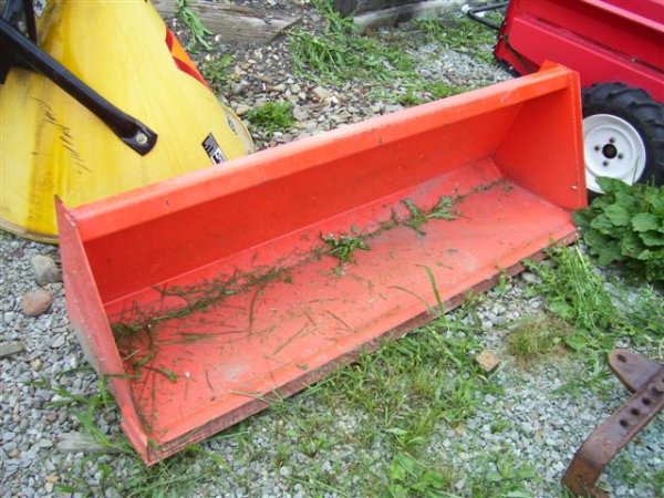 VERY NICE KUBOTA LOADER BUCKET FOR TRACTORS