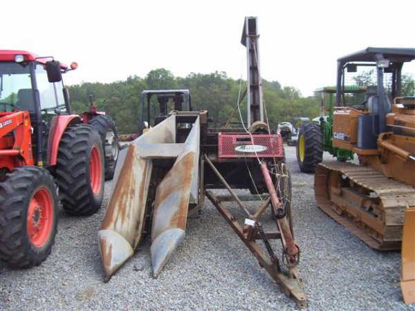 153: NEW IDEA 323 1 ROW CORN PICKER