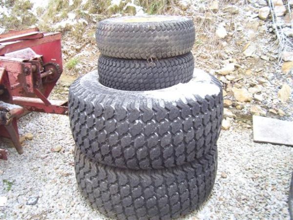 JOHN DEERE TURF TIRES ON JD HUBS AND WHEELS
