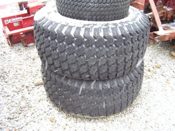 JOHN DEERE TURF TIRES ON JD HUBS AND WHEELS - 3