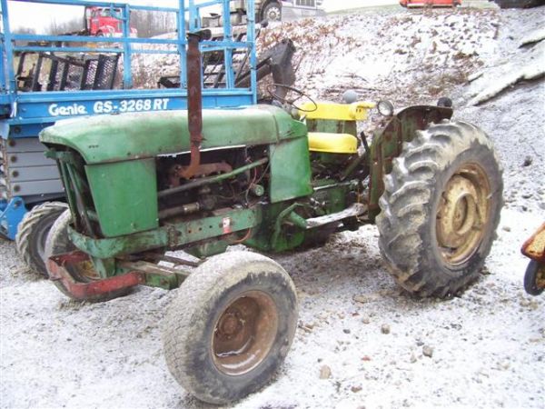 JOHN DEERE 2010 FARM TRACTOR MECHANIC'S SPECIAL - 2