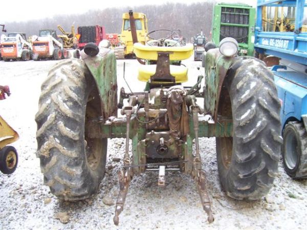 JOHN DEERE 2010 FARM TRACTOR MECHANIC'S SPECIAL - 4