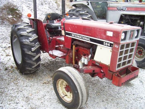 584 INTERNATIONAL FARM TRACTOR WITH ROLL BAR - 2