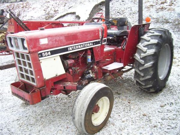 584 INTERNATIONAL FARM TRACTOR WITH ROLL BAR - 3