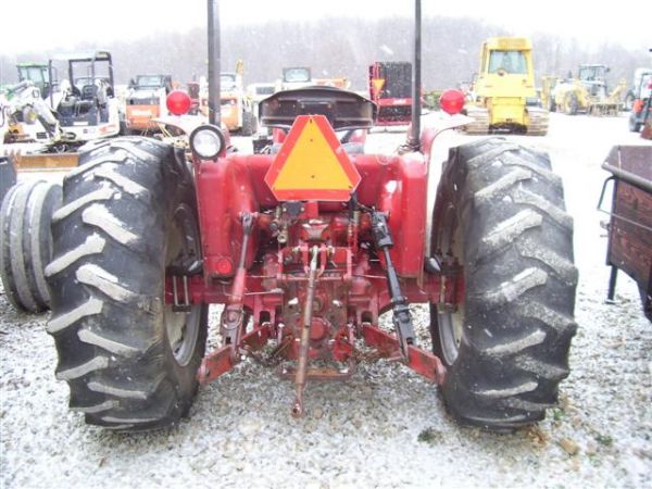 584 INTERNATIONAL FARM TRACTOR WITH ROLL BAR - 4