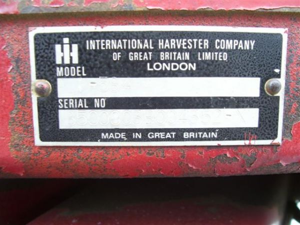 584 INTERNATIONAL FARM TRACTOR WITH ROLL BAR - 6