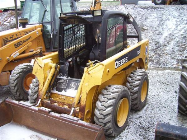 JOHN DEERE 320 SKID STEER/LOADER W/ CAB, HEAT, AIR - 2