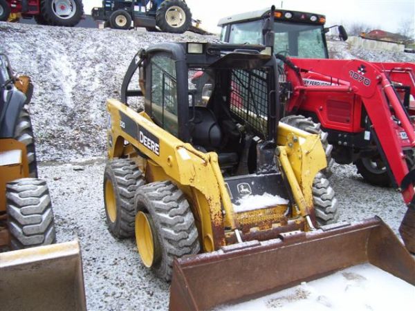 JOHN DEERE 320 SKID STEER/LOADER W/ CAB, HEAT, AIR - 3