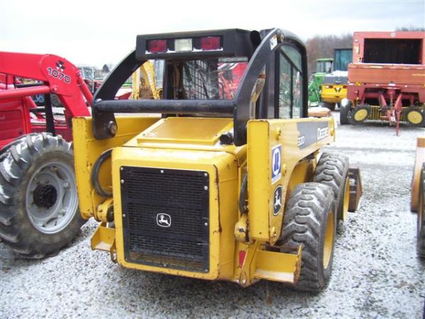 JOHN DEERE 320 SKID STEER/LOADER W/ CAB, HEAT, AIR - 4