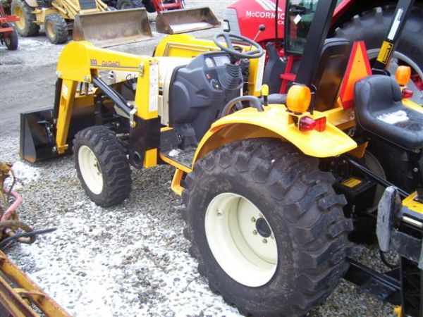 CUB CADET 7532 4WD TRACTOR / LOADER / BACKHOE 34 HR - 4