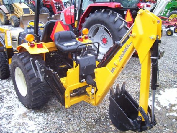 CUB CADET 7532 4WD TRACTOR / LOADER / BACKHOE 34 HR - 7
