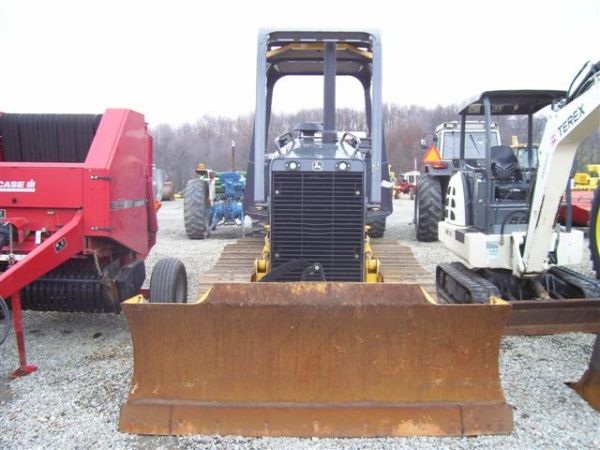 NICE JOHN DEERE 450J LT CRAWLER DOZER 6 WAY BLADE: NICE JOHN DEERE 450 J LT CRAWLER DOZER WITH 6 WAY BLADE. NICE CLEAN UNIT WITH ORIGINAL PAINT AND GOOD UNDERCARRIAGE AND ROPS/SWEEPS. MACHINE STARTS, RUNS AND OPERATES VERY WELL. SHOWS 1540 HOURS. S/N