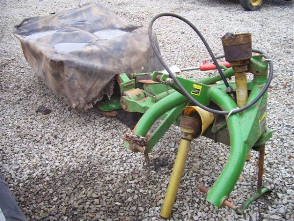 JOHN DEERE 240 3PT DISC MOWER: JOHN DEERE 240 3PT DISC MOWER. PTO DRIVE, HYDRAULIC LIFT. MACHINE SEEM TO BE COMPLETE AND IN WORKING CONDITION. WE WILL BE ADDING LOTS OF QUALITY MACHINES DAILY UNTIL THE AUCTION SO IF YOU DONT SEE WH