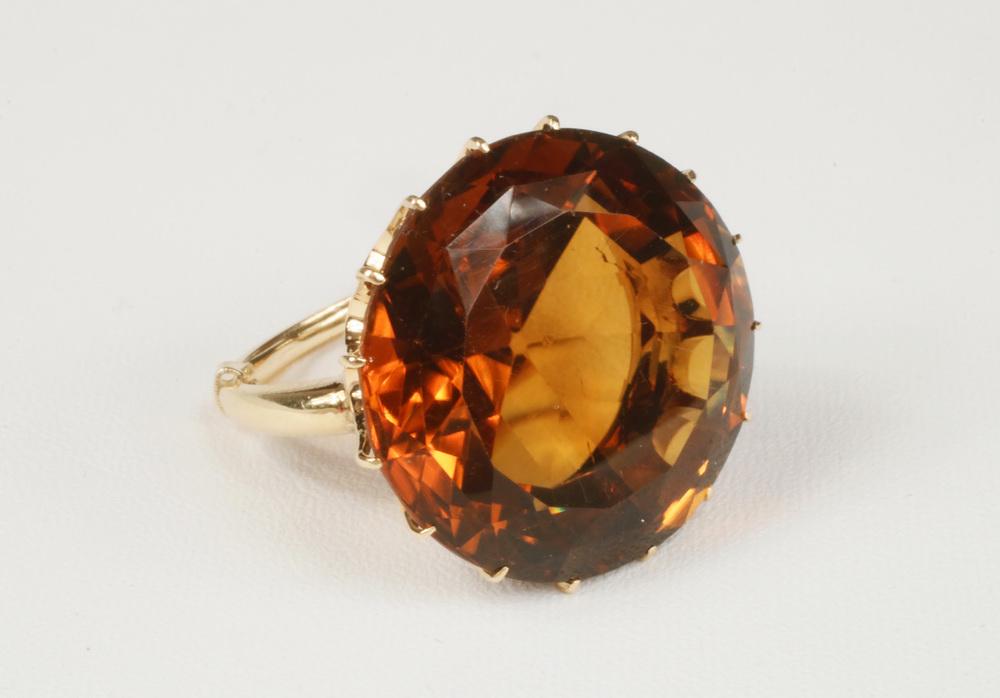 LADY'S 14K GOLD RING (1 of 3)