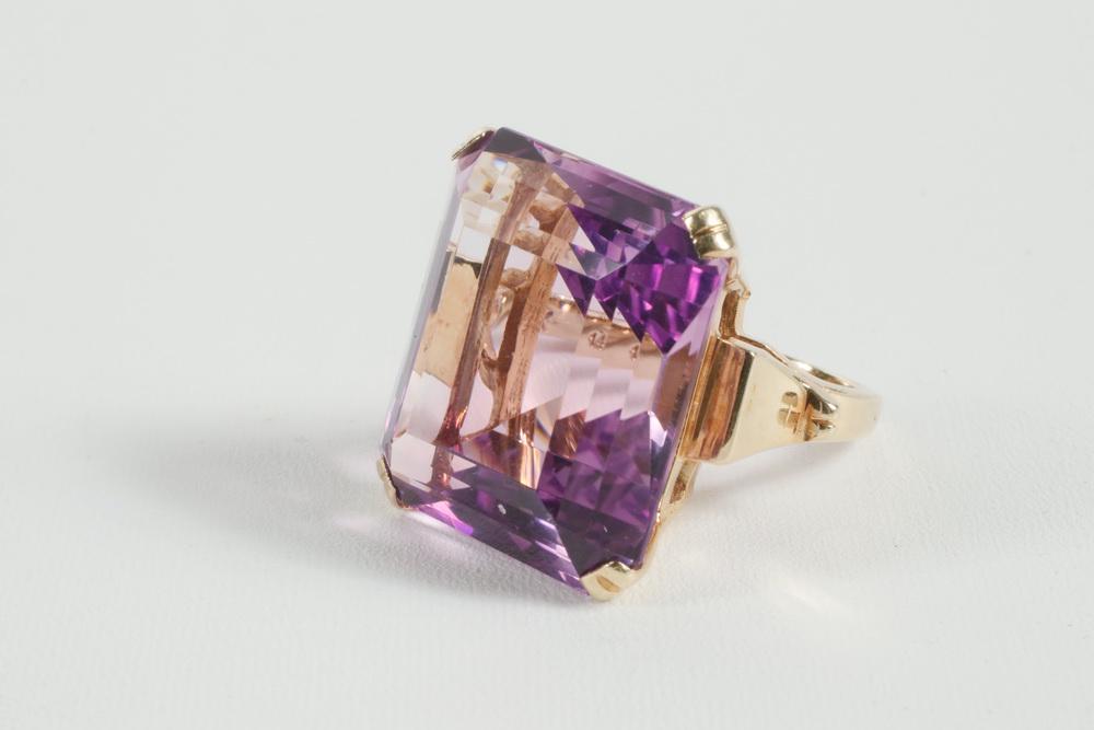 LADY'S 14K GOLD RING (1 of 3)